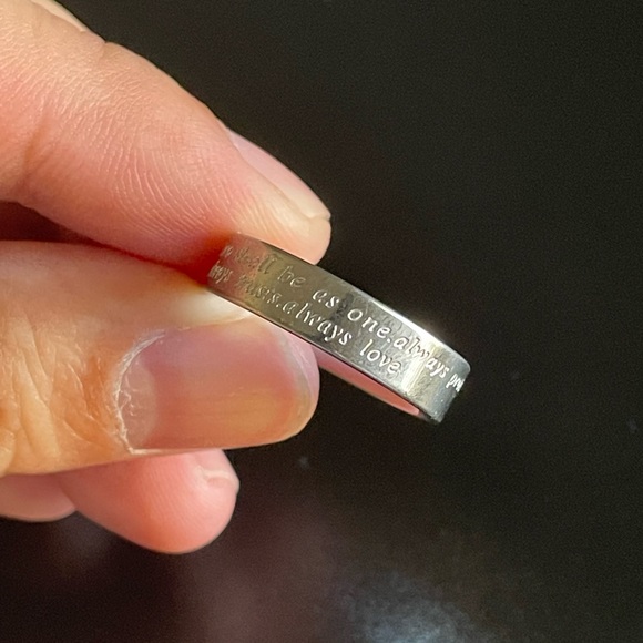 Pre-owned engraved letter promise ring size 9 - Picture 8 of 8